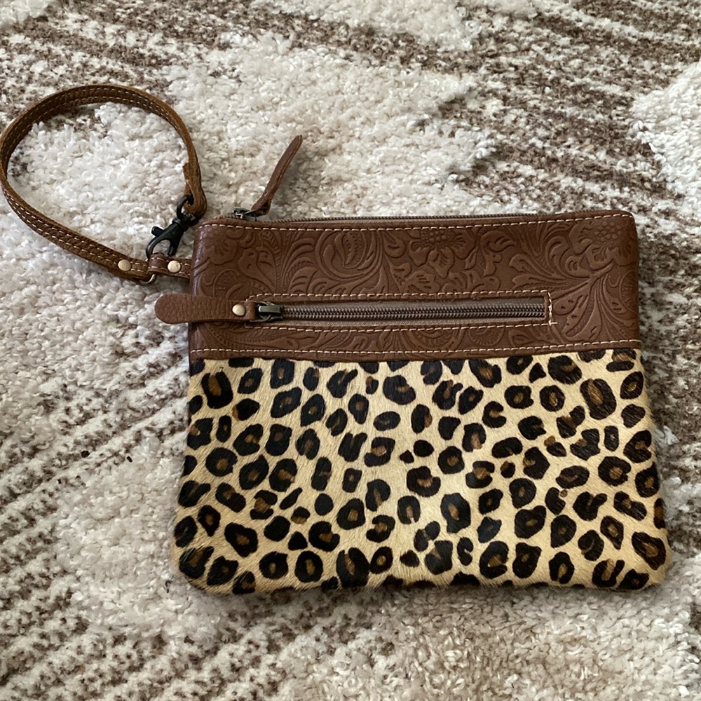 Myra wristlet